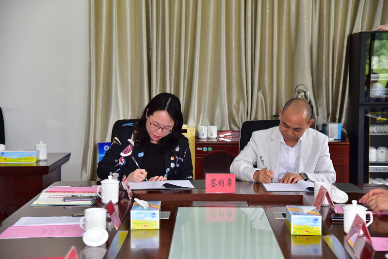 Grandseed and Zhaoqing College held a school-enterprise cooperation contract